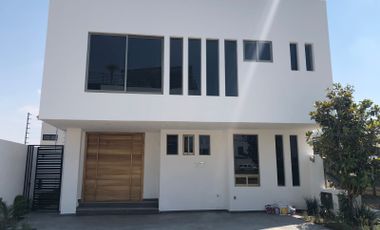 CASA DE LUJO EN VENTA EN VALLE IMPERIAL ZAPOPAN