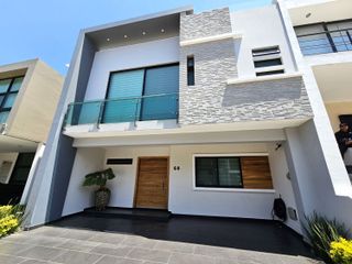 Venta casa en Solares Coto Fontee Zapopan con Roof Garden