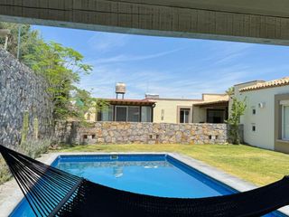 CASA EN VENTA DE UN PISO CON ALBERCA, HACIENDA DE ALDAMA, IRAPUATO, GUANAJUATO