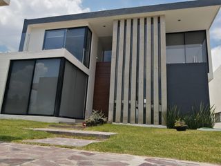 FOTOCELDAS, RENTA AMUEBLADA DE 4 RECAMARAS 2 CON VESTIDOR Y BAÑO COMPLETO