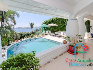 Hermosa casa en renta vacacional. Con alberca y jardín privados. Vista al mar