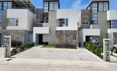 Hermosa casa en venta en Rosarito, B. C.  Amaralta Residencial, 3 recámaras.