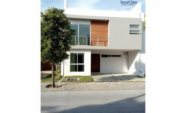 Casa en venta con roof garden en Solares Zapopan