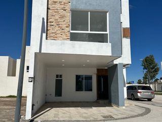 CASA EN VENTA EN RESIDENCIAL ZIBA, AL NORE DE LA CIUDAD. (SUSY)