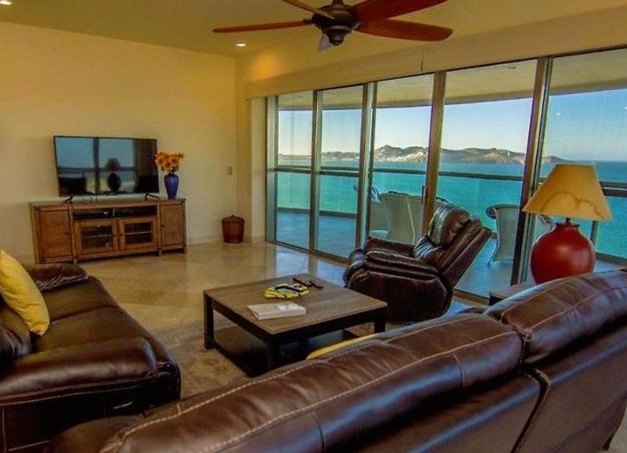 Condominio frente a la playa de 3 recamaras en venta san carlos playa