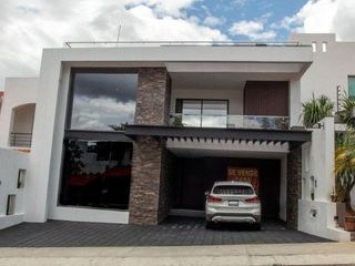 Lujosa casa en venta en Lomas de las Américas, Morelia a precio excepcional!