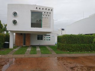 Casa con Alberca en Condominio, Tres Recamaras. Residencial Sitio del Sol