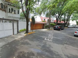 Vive en Elegante y amplia casa en remate en Col. Fuentes del Pedregal, Tlalpan, Ciudad de México!!