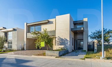 Grandiosa Casa en Venta en El Molino Condominio 12