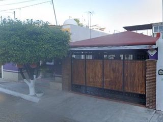 Casa en Venta de Recuperación Bancaria en Cisnes, Colinas de Santa Barbara, Colima.