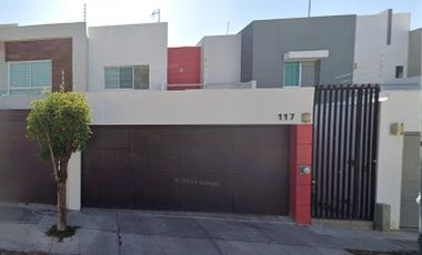 VENTA DE BONITA CASA EN RESIDENCIAL ESMERALDA, COLIMA