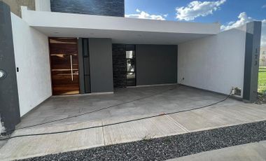 CASA EN VENTA DE UNA PLANTA EN MAYORCA RESIDENCIAL, LEON, GTO. -LY3-