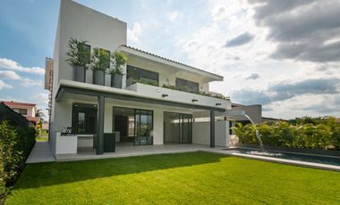 CASA MODERNA CON 4 RECAMARAS CON VISTA AL CAMPO DE GOLF