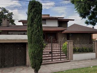 Hermosa casa en venta, en Bulevar de Los Continentes Valle Dorado, Tlalnepantla de Baz, Estado de México, México.