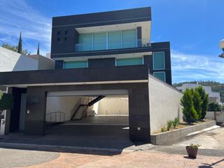 Venta excelente edificio dentro del fracc privado real mil cumbres