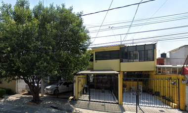 Casa en venta localizada en COL. VALLE DE LOS PINOS 1RA SECCION, TLALNEPANTLA EDOMEX