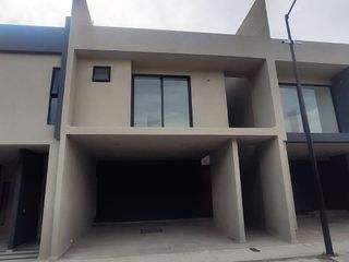 Casa 12 en venta en El Refugio, condominio Zirahuen, Queretaro, Queretaro