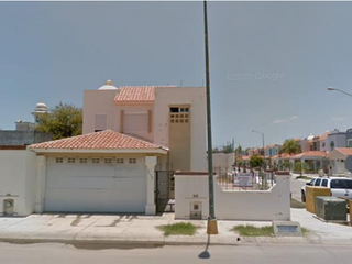 BELLA CASA EN VENTA EN AVENIDA DEL TIBURÓN, PALMAS DEL SOL, MAZATLÁN, SINALOA.