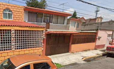 HERMOSA CASA UBICADA EN CALLE DE LOS HUICHOLES, COL. SANTA CRUZ ACATLAN, NAUCALPAN, EDOMEX