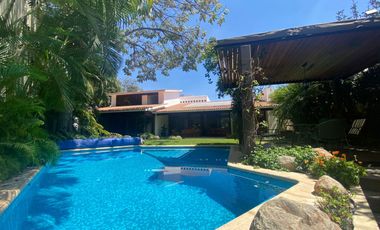 VENDO ESPECTACULAR RESIDENCIA EN CUERNAVACA, FRACC. REAL LAS QUINTAS, SEGURIDAD.