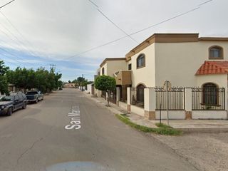 Vive en Elegante y amplia casa en remate en Col. San Angel, Hermosillo, Sonora!!