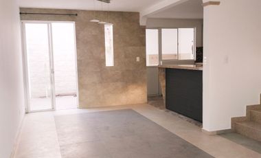 SE VENDE CASA, REMODELADA TOTALMENTE, EXCELENTE OPORTUNIDAD.