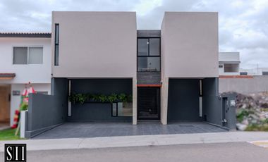 CASA EN VENTA, LOMAS DE JURIQUILLA, 4 RECAMARAS, UNA EN PLANTA BAJA, 340 M2 CONSTRUIDOS, EXCELENTE PROYECTO ARQUITECTONICO