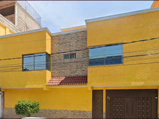 Casa en venta en Nezahualcóyotl , Edo. Mex.