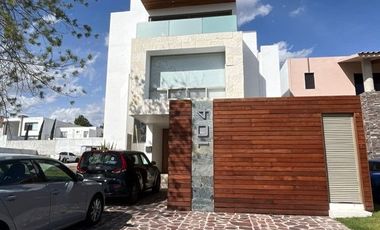 HERMOSA CASA DE OPORTUNIDAD EN LA CAMPIÑA DEL BOSQUE, 4 REC CON VESTIDOR Y BAÑO, JACCUZZI TERRAZA Y SALON DE JUEGOS