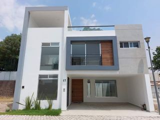 Casa nueva en venta en fraccionamiento Kinara cerca de la caseta de via Atlixcayotl