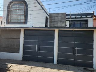 VENTA DE CASA CON ALBERCA EN FRACC. COLINAS DEL CIMATARIO