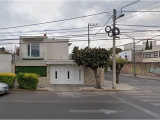 Casa en Venta en Heliópolis, Colonia Clavería, Alcaldía Azcapotzalco, C.P. 02080 CDMX.