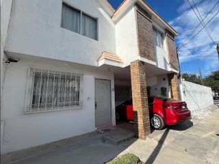 Casa en venta, las Villas a unas calles del Estadio de Rayados, Guadalupe N.L.