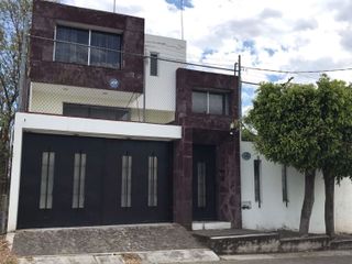 HERMOSA Y AMPLIA Casa en venta en Lomas de Santa María.