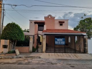 Casa en renta tres recámaras, ubicada en Montealbán, Mérida