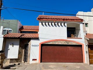 Se vende casa en Las Quintas con 4 recámaras, una en planta baja