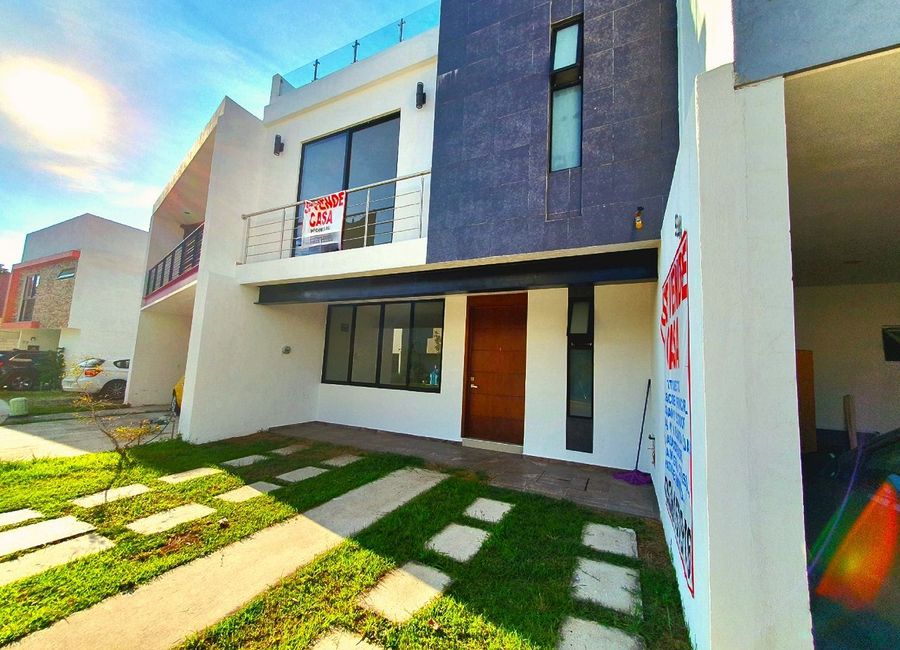 Renta de casa en Sendas Residencial Valle Imperial con Roof Garden y