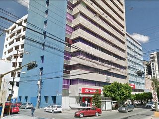 Renta de 11 oficinas en avenida Carranza, la renta incluye 11 cajones de estacionamiento con su respectivas tarjetas de acceso, los baños damas-caballeros son exclusivos para las 11 oficinas,  la renta mensual seria de $ 92,000.00 + iva y $2,000.00 + iva de cuota hidráulica.