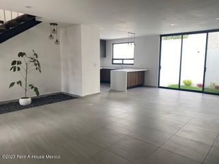 La Cima. VENTA - Casa, 4 recamaras 1 en planta baja, family room, roof garden