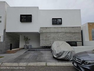 En venta casa Contemporànea en Col. Arboledas 4 recàmaras family room amenidades terraza vigilancia VL-24-3463