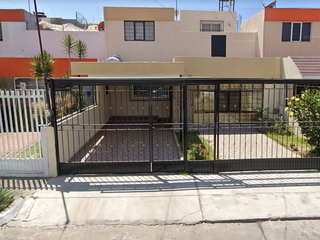 SE VENDE CASA EN GUADALAJARA