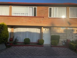 Amplia casa en venta en Villas Fontana, Toluca