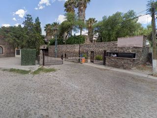 RESIDENCIA EN REMATE HIPOTECARIO EN EL EXCLUSIVO FRACC. RAQUET CLUB, QUERÉTARO.