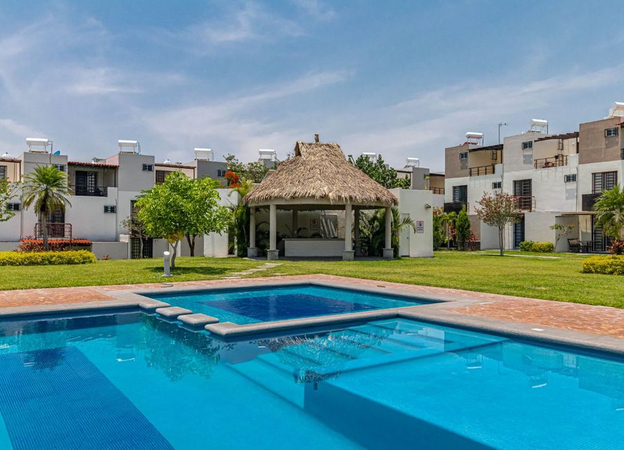 CASA CON ALBERCA Y JARDIN AL SUR DE CUERNAVACA EN VENTA | Lamudi.com.mx