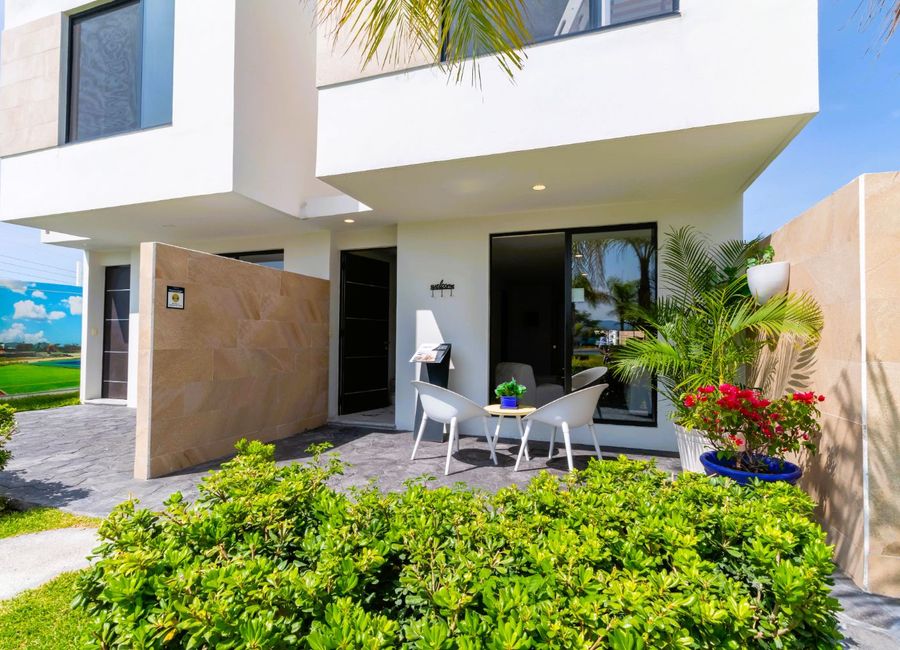 CASA EN VENTA AL SUR DE CUERNAVACA CON ALBERCA, JUEGOS INFANTILES Y ...