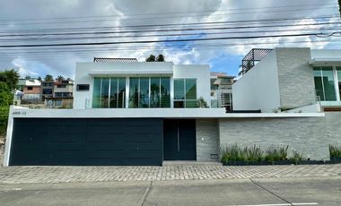 Residencia de lujo en Venta sobre Av. Naciones Unidas, 4 rec.