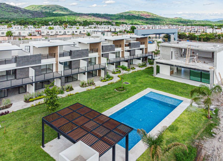 CASA EN VENTA CON ALBERCA Y SALON DE JUEGOS AL SUR DE CUERNAVACA ...