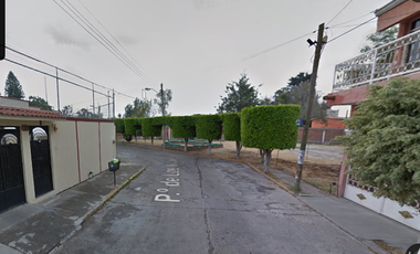 Casa en calle privada, con salida Blvd. Vistahermosa, a la altura del Walmart Aztlan.