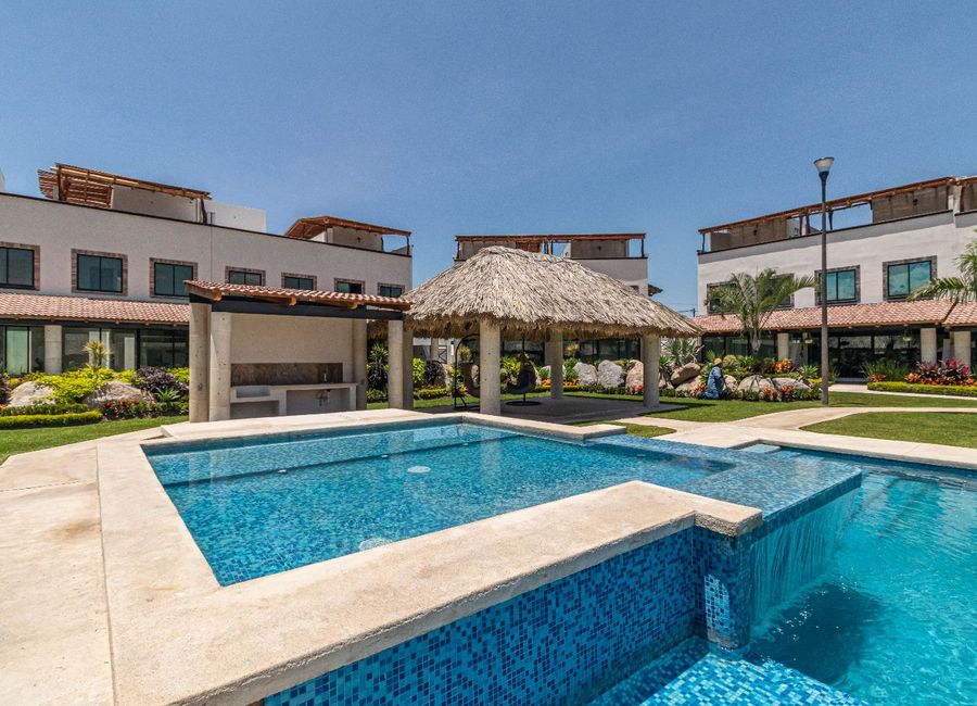 CASA EN VENTA AL SUR DE CUERNAVACA CON JARDIN Y ALBERCA | Lamudi.com.mx