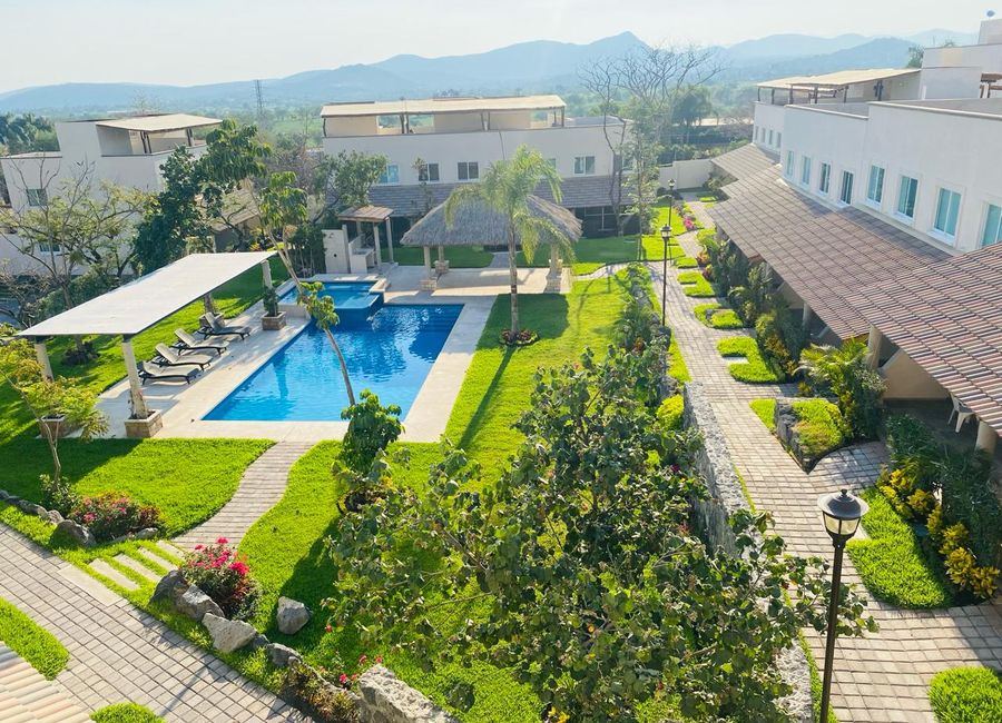 CASA EN VENTA AL SUR DE CUERNAVACA CON ALBERCA Y JARDIN | Lamudi.com.mx